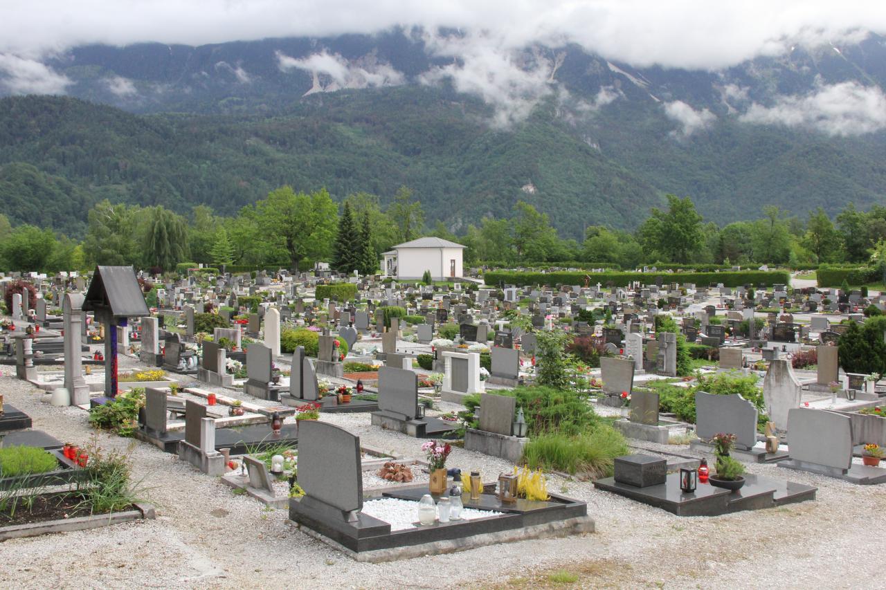 pokopališče blejska dobrava